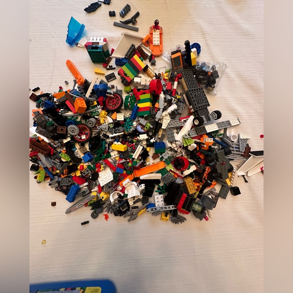 Lego - Picture 2 of 2